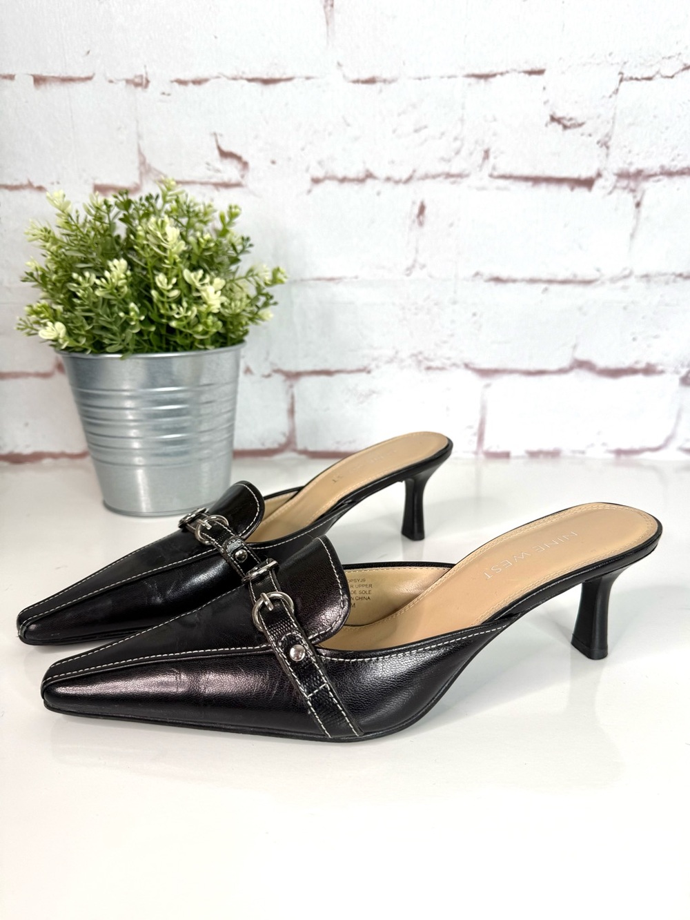 VTG NINE WEST 7M O-Mopsey Black Leather Pointed Toe 2.5” Kitten Heel Mule Slides